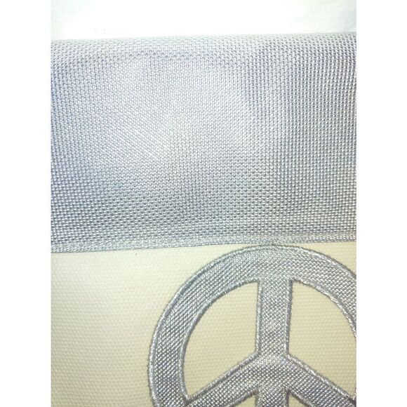 Dante Beatrix Women's Nylon/Plastic/Vinyl Cream/Silver Clutch Handbag. - Picture 2 of 8